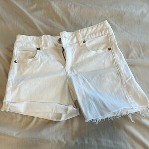 White American Eagle shorts
